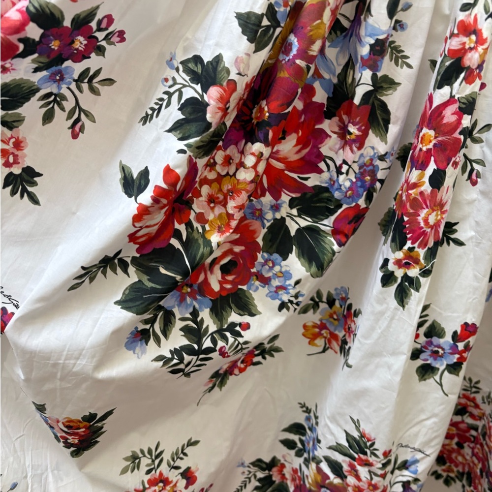 Dolce & Gabbana skirt size 8 US/Price is firm/lowest offer due to moving - Picture 5 of 6